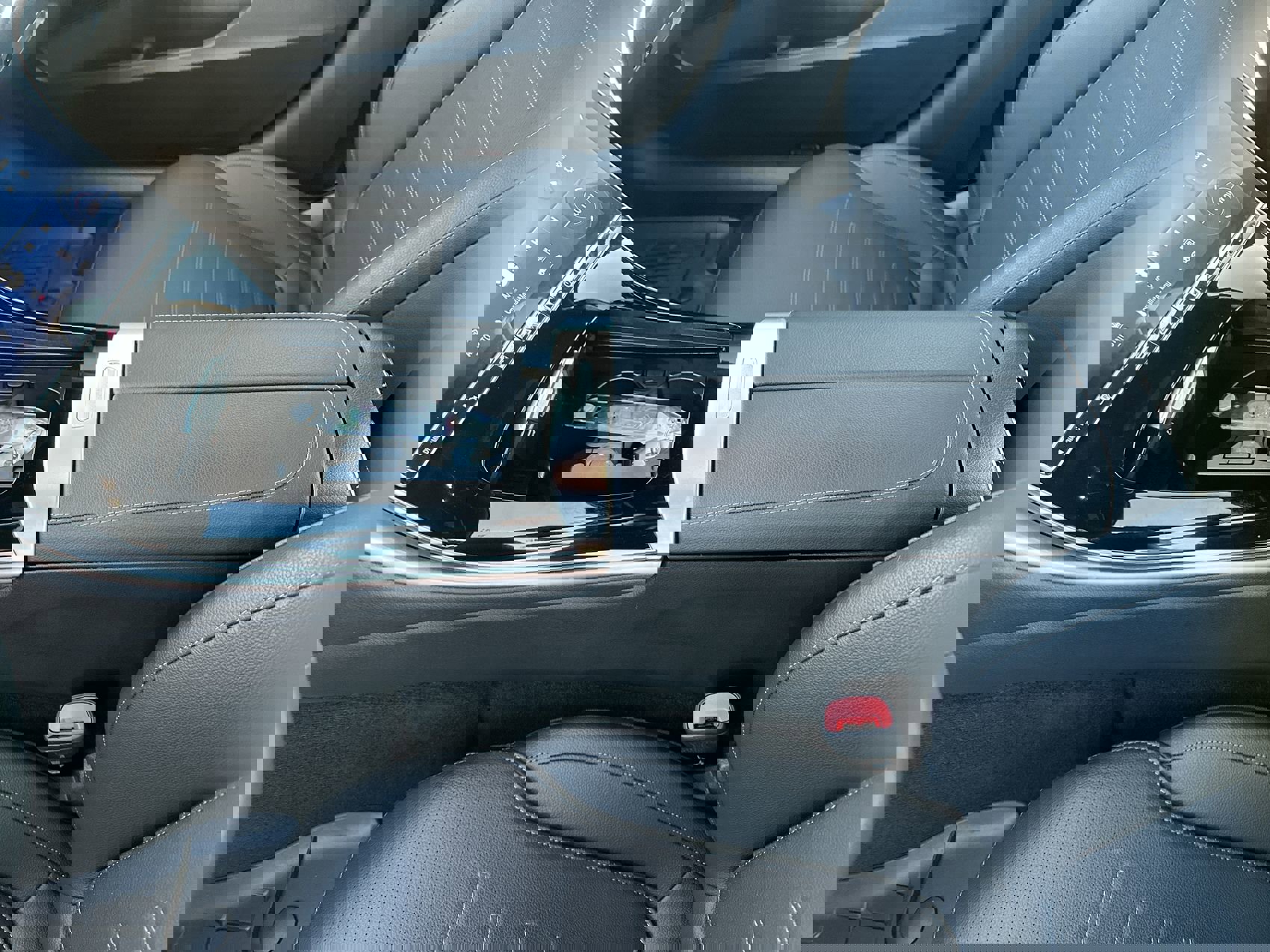 Used 2025 Mercedes-Benz C 300 4MATIC Sedan w/ AMG Line w/ Night Package image 18