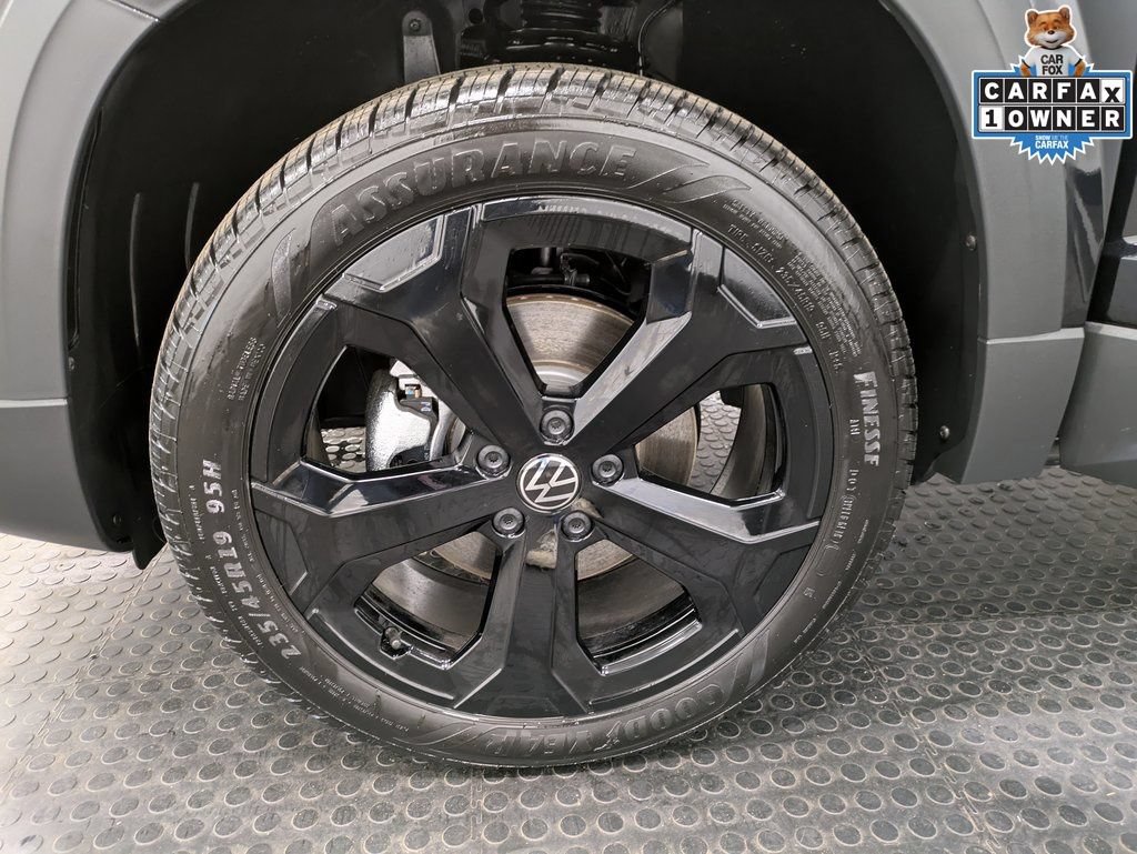 Used 2025 Volkswagen Taos SEL w/ Black Wheel Plus Package AWD/4WD image 8