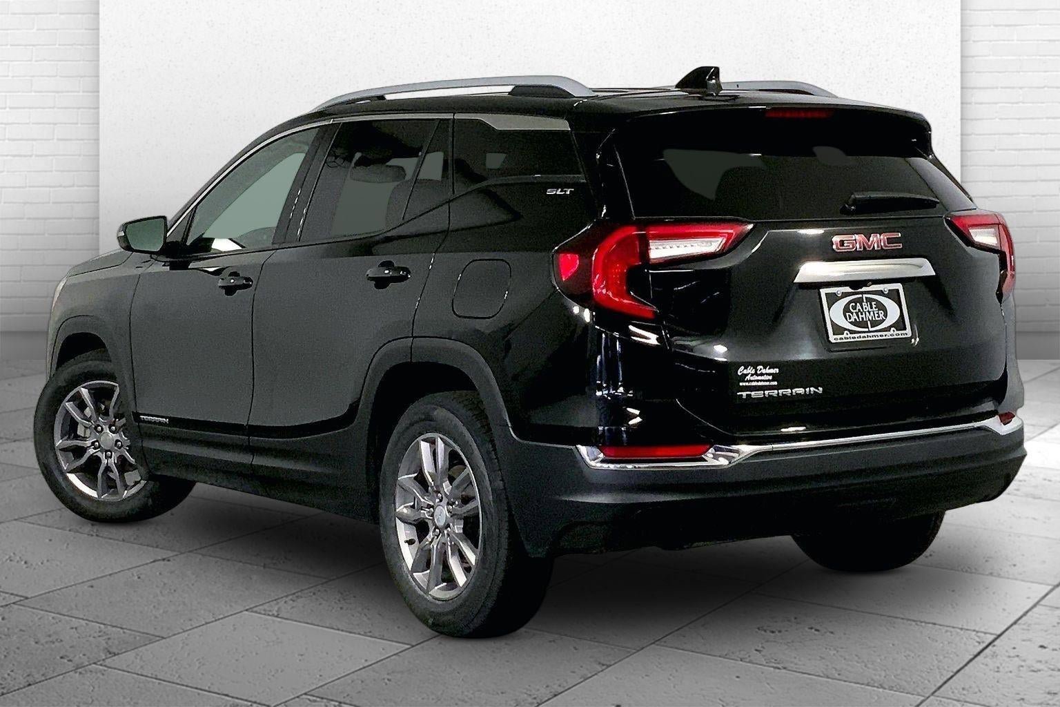 Used 2024 GMC Terrain SLT FWD image 11