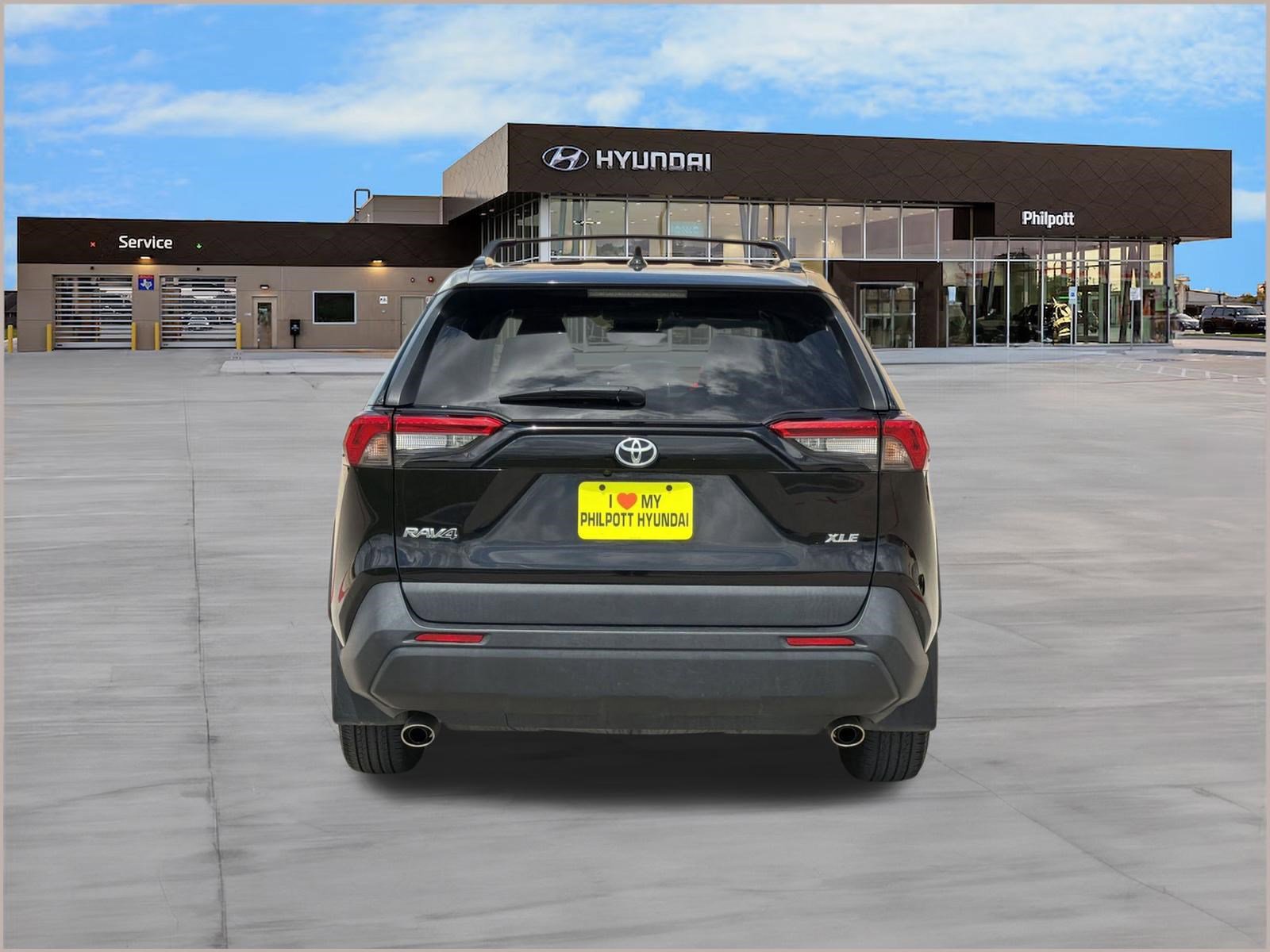 Used 2024 Toyota RAV4 XLE w/ Convenience Package image 10