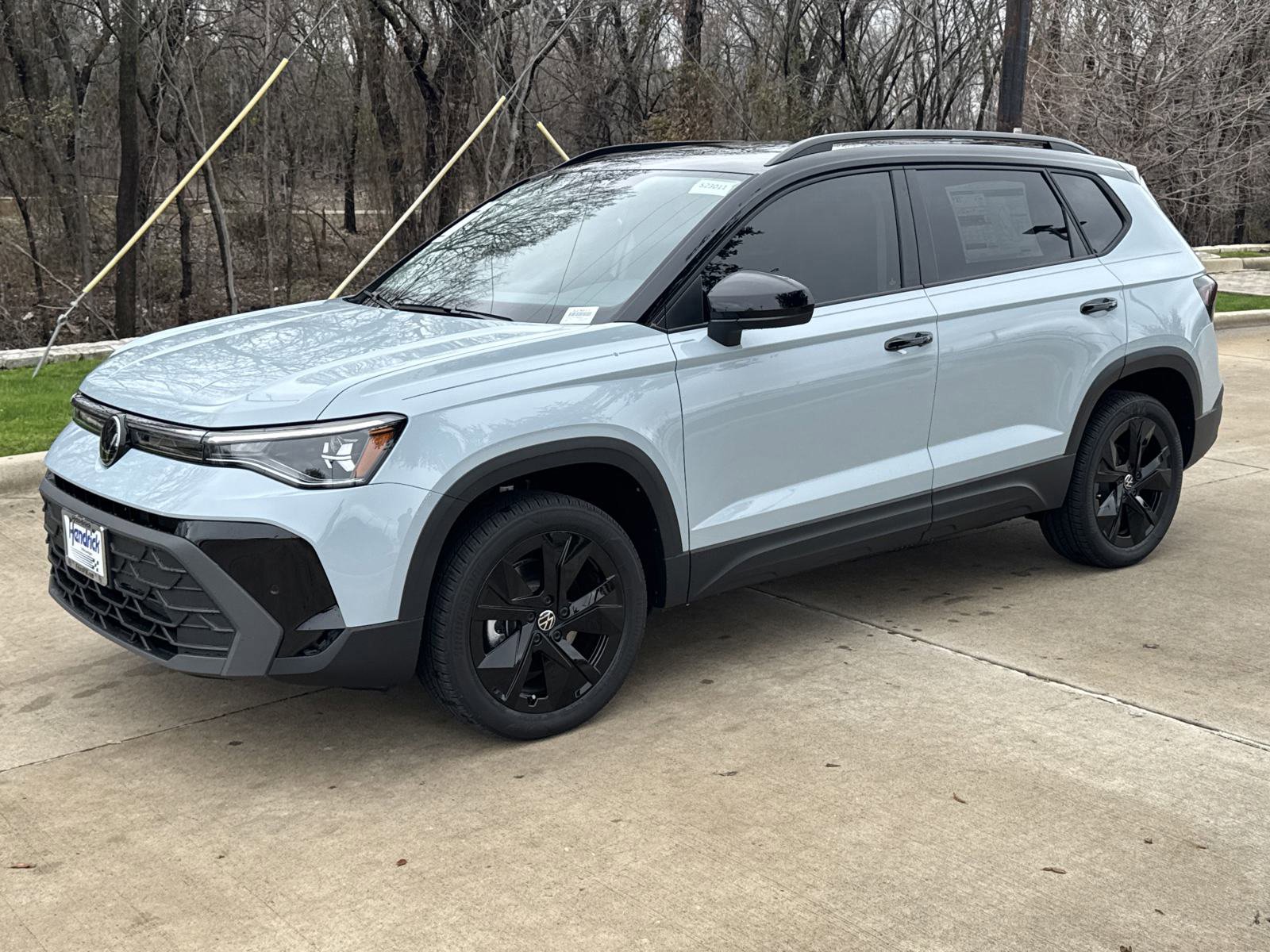 Used 2025 Volkswagen Taos SE image 35