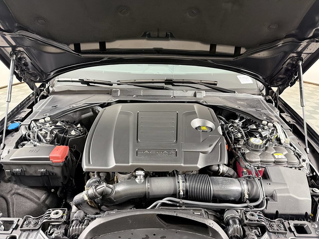 Used 2024 Jaguar XF R-Dynamic SE AWD/4WD image 32