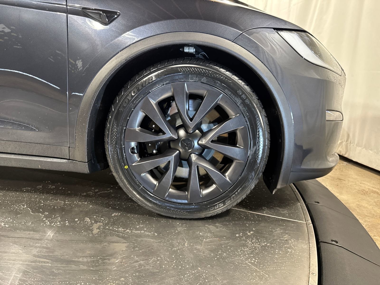 Used 2024 Tesla Model X image 14