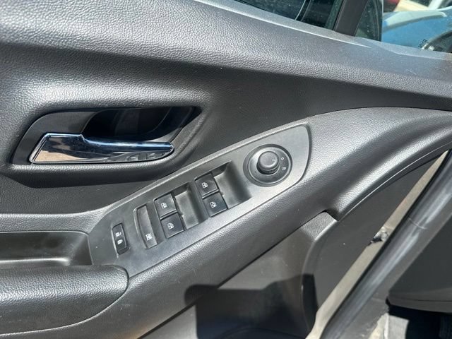 Used 2021 Chevrolet Trax LS w/ Tint and Cruise Package AWD/4WD image 11