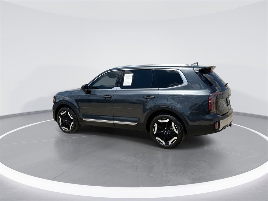 Used 2024 Kia Telluride EX w/ EX Captain's Chair Package image 6