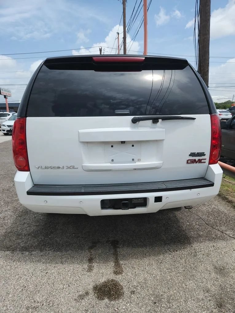 Used 2014 GMC Yukon XL SLT RWD image 3