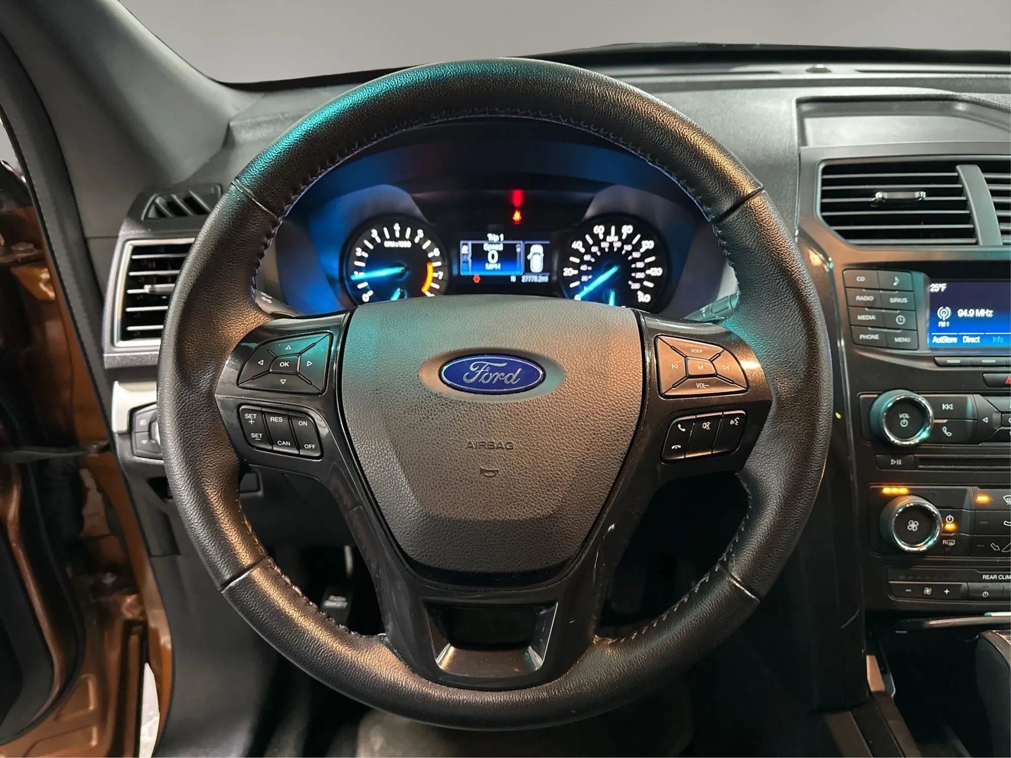 Used 2017 Ford Explorer XLT image 18