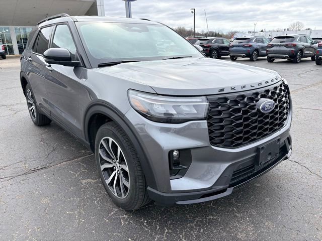 Used 2025 Ford Explorer ST-Line image 9