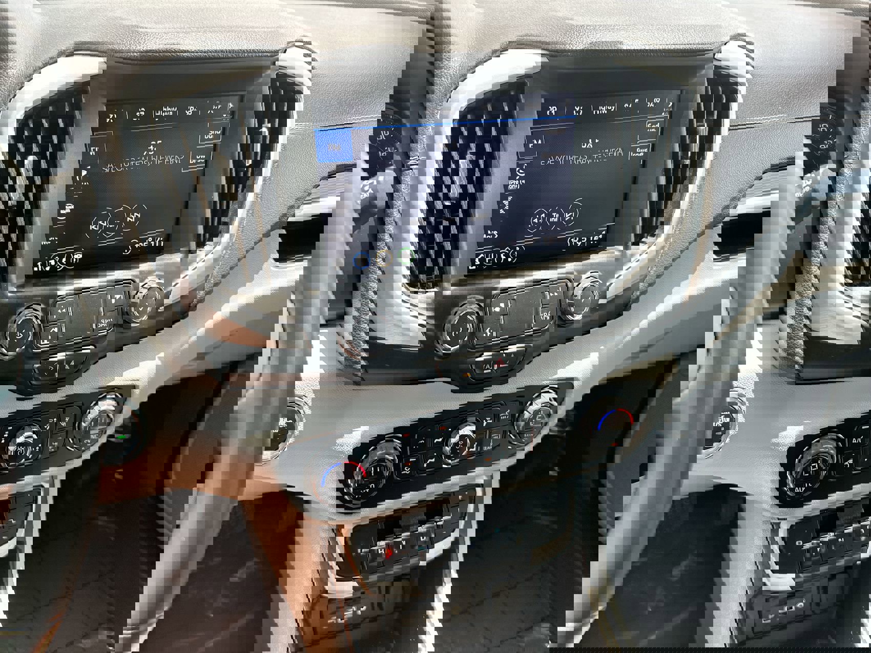 Used 2023 GMC Terrain SLT image 16