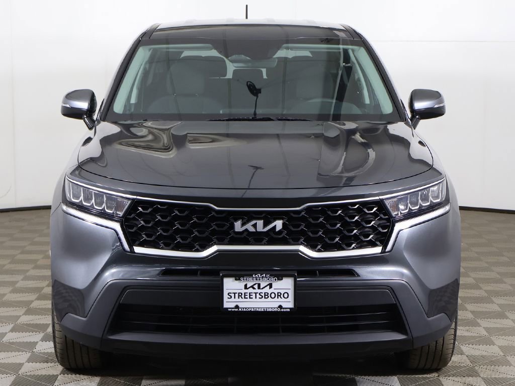 Used 2023 Kia Sorento LX image 11