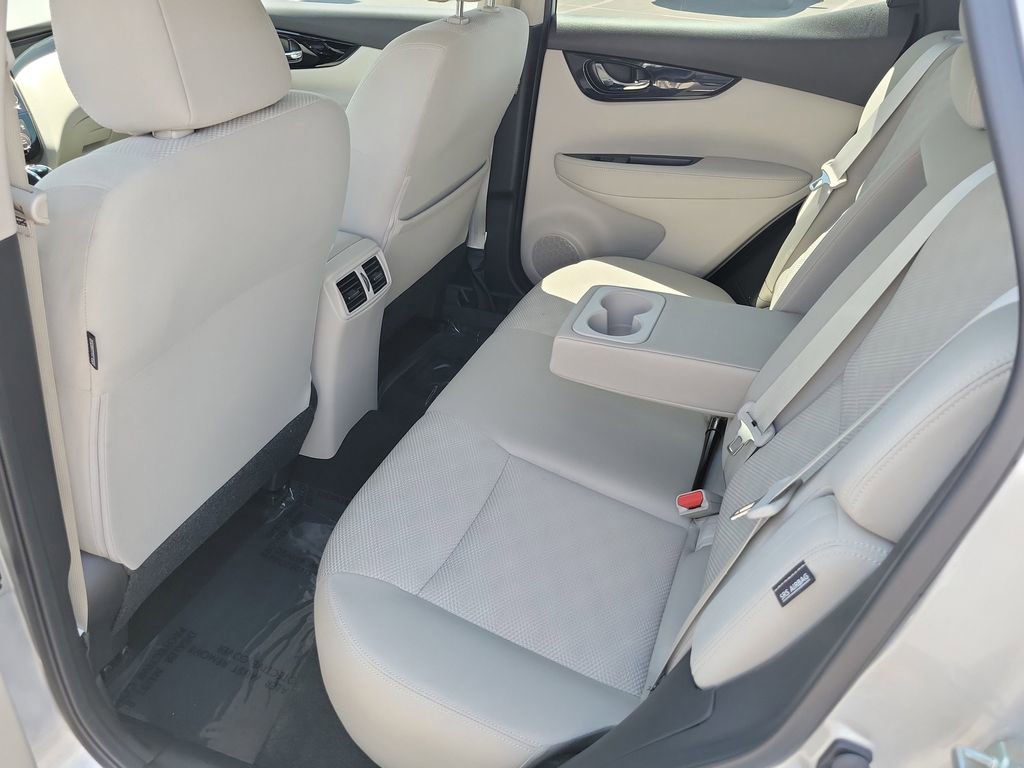 Used 2020 Nissan Rogue Sport SV FWD image 25