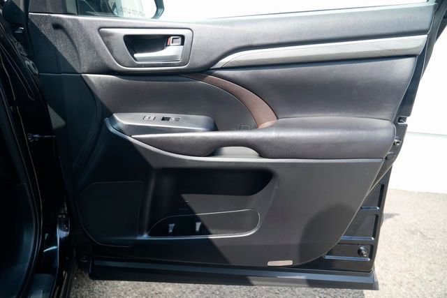 Used 2017 Toyota Highlander Limited image 33