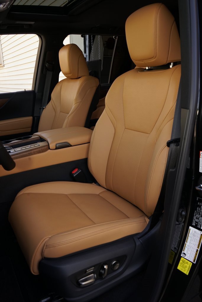 Used 2026 Lexus LX 600 4WD w/ Luxury Package image 9