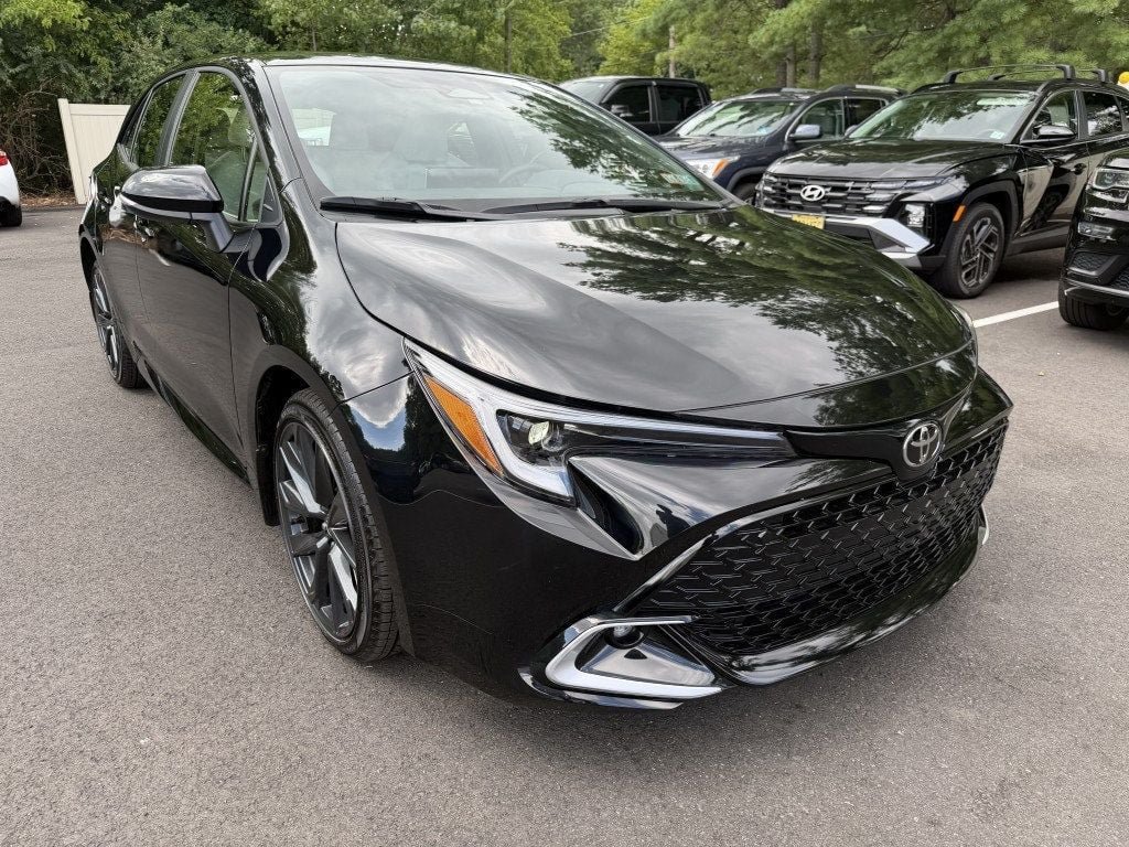 Used 2025 Toyota Corolla XSE FWD image 3