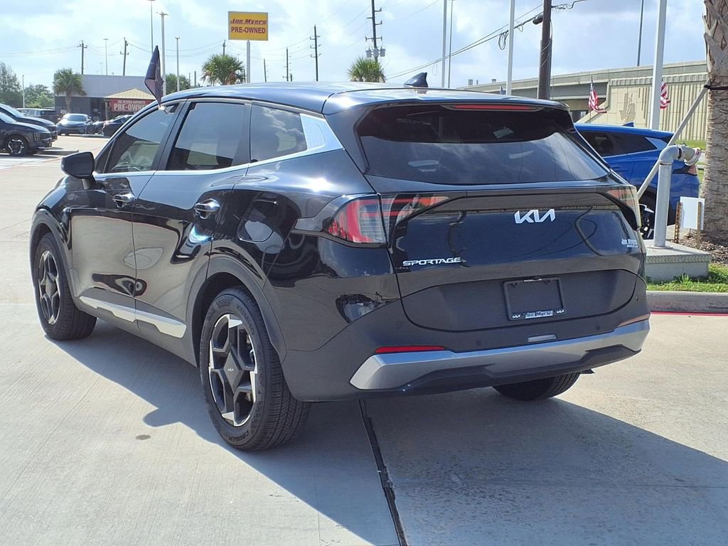 Used 2026 Kia Sportage EX FWD image 2