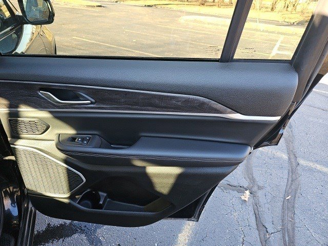 Used 2021 Jeep Grand Cherokee L Limited image 16