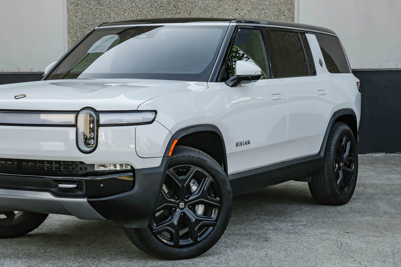 Used 2024 Rivian R1S Adventure image 6