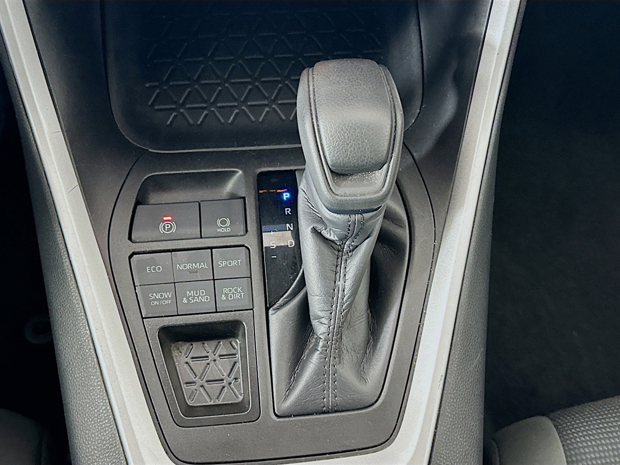 Used 2024 Toyota RAV4 LE image 23