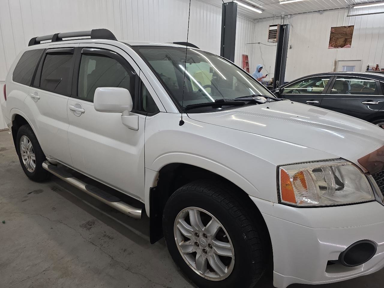 Used 2011 Mitsubishi Endeavor LS image 14