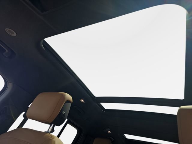 New 2026 Land Rover Defender 130 X-Dynamic SE image 20