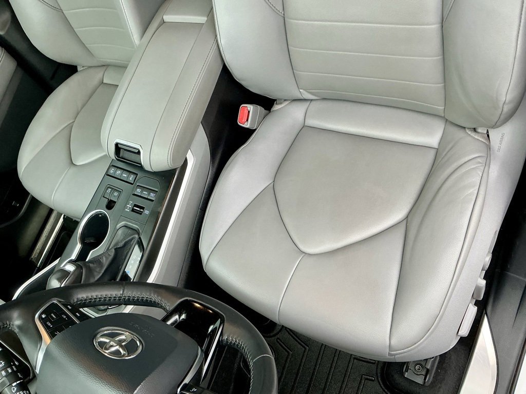 Used 2020 Toyota Highlander XLE image 41