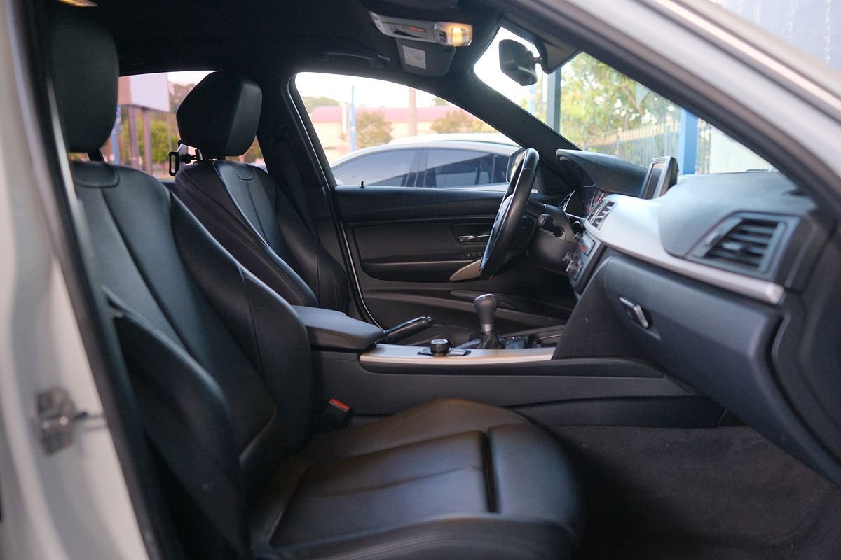 Used 2015 BMW 320i Sedan RWD image 28