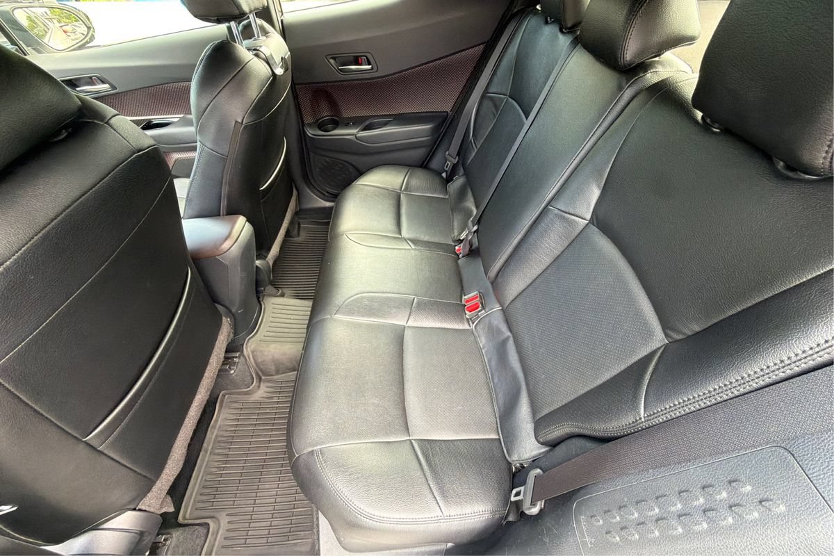 Used 2019 Toyota C-HR Limited FWD image 10
