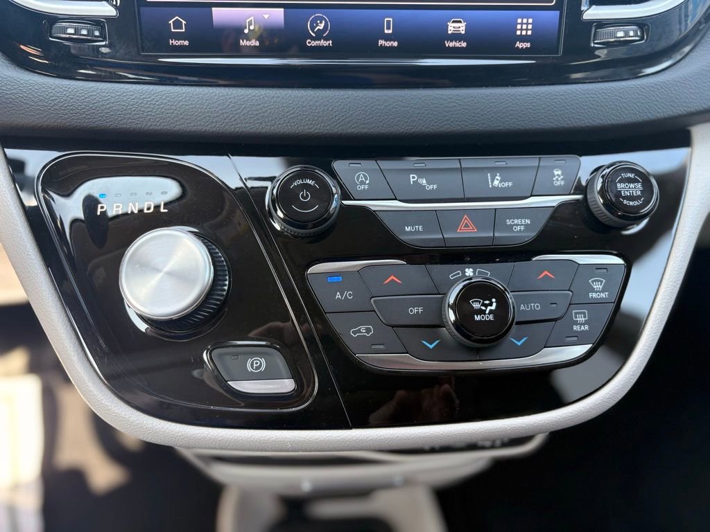 Used 2023 Chrysler Pacifica Touring-L FWD image 23