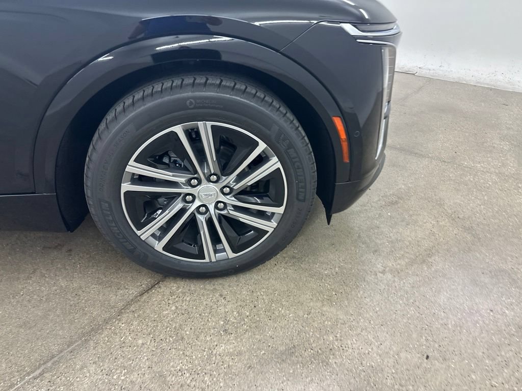 New 2026 Cadillac Lyriq Luxury AWD/4WD image 13