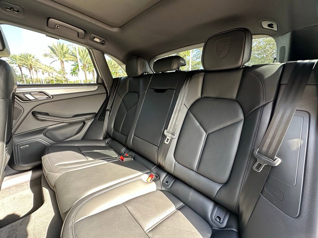 Certified 2026 Porsche Macan AWD/4WD image 37