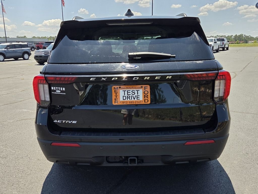 Used 2025 Ford Explorer Active RWD image 10