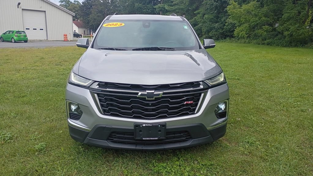 Used 2023 Chevrolet Traverse RS w/ LPO, Cargo Package AWD/4WD image 2