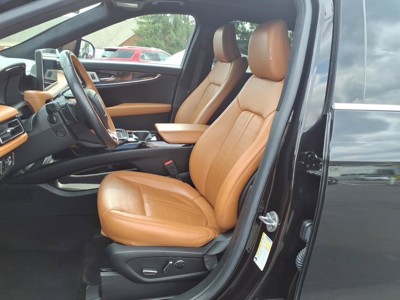 Used 2023 Lincoln Nautilus Black Label w/ Cargo Utility Package AWD/4WD image 12