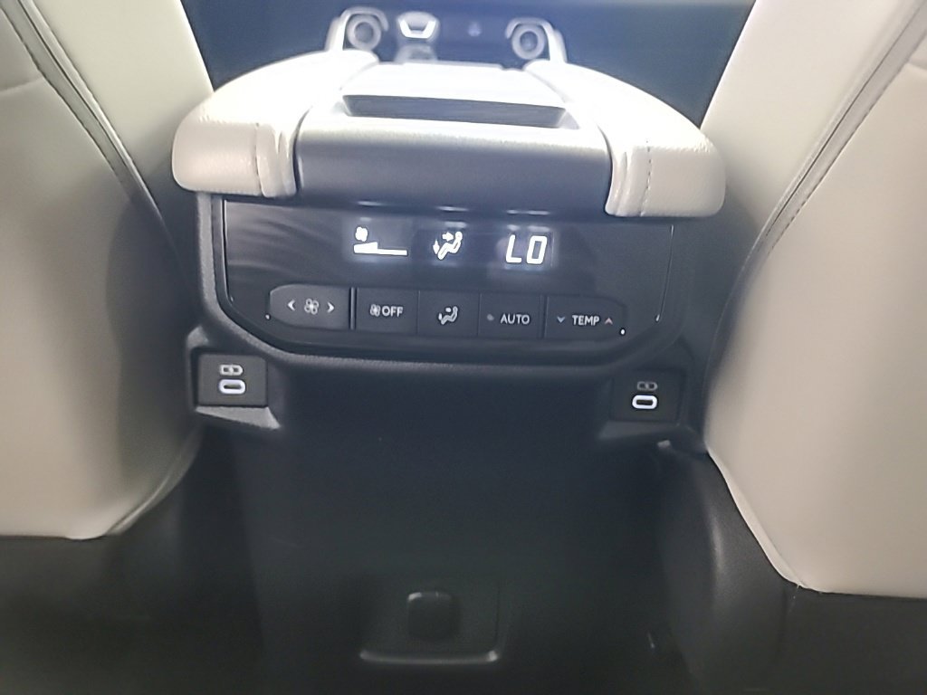 Used 2026 Toyota Grand Highlander AWD image 23