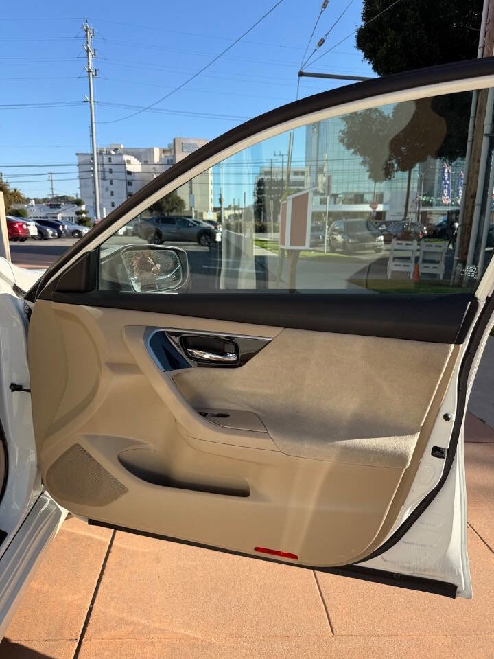 Used 2013 Nissan Altima 2.5 S FWD image 25