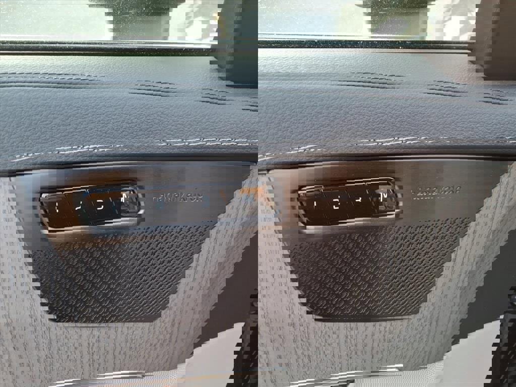 Used 2025 Volvo XC90 B6 Ultra w/ Protection Package Premier image 16