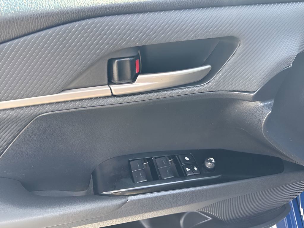 Used 2025 Toyota Camry SE FWD image 26