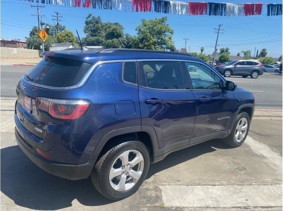 Used 2017 Jeep Compass Latitude w/ Popular Equipment Group AWD/4WD image 5