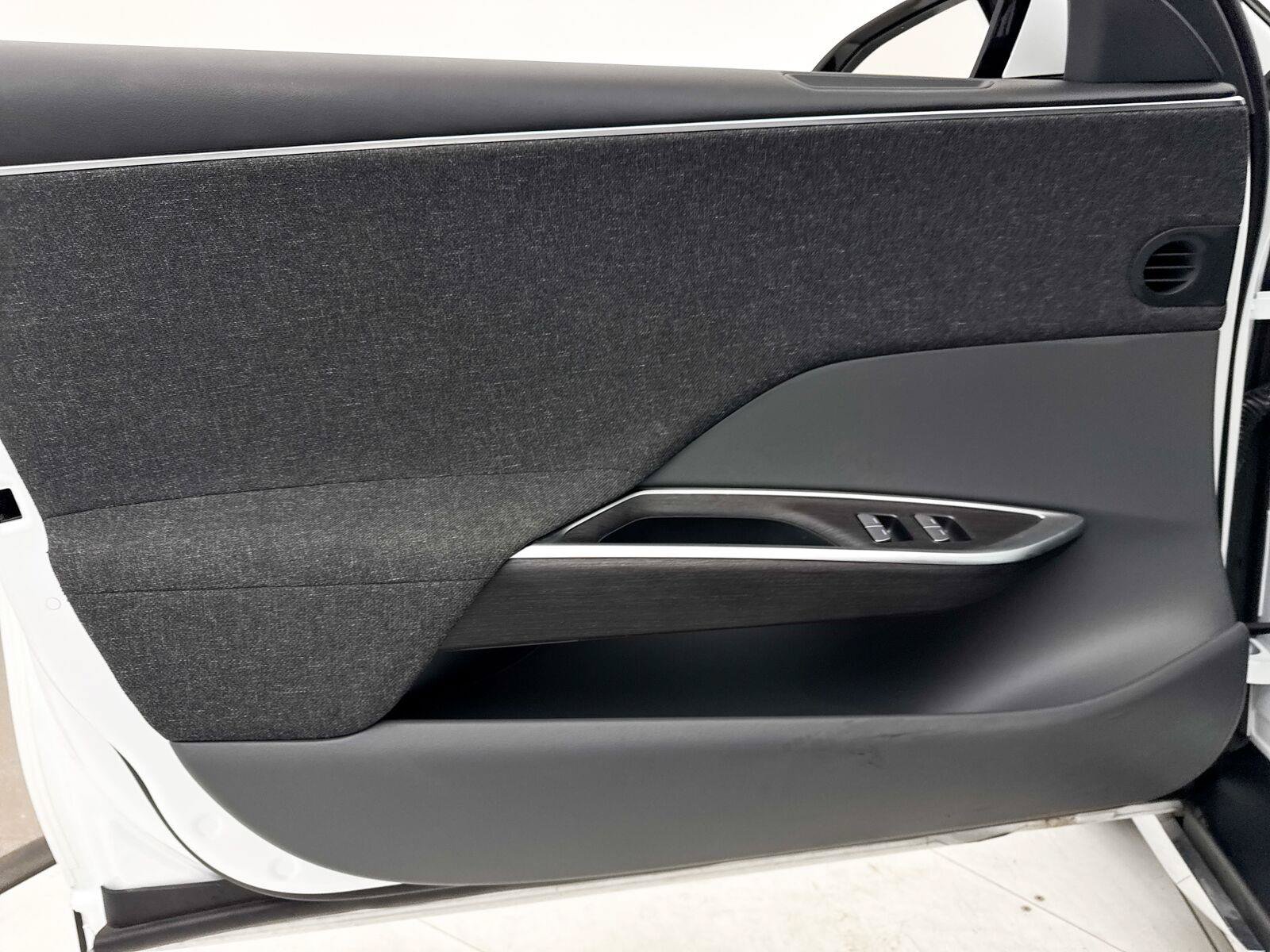 Used 2024 Lucid Air Pure RWD image 27