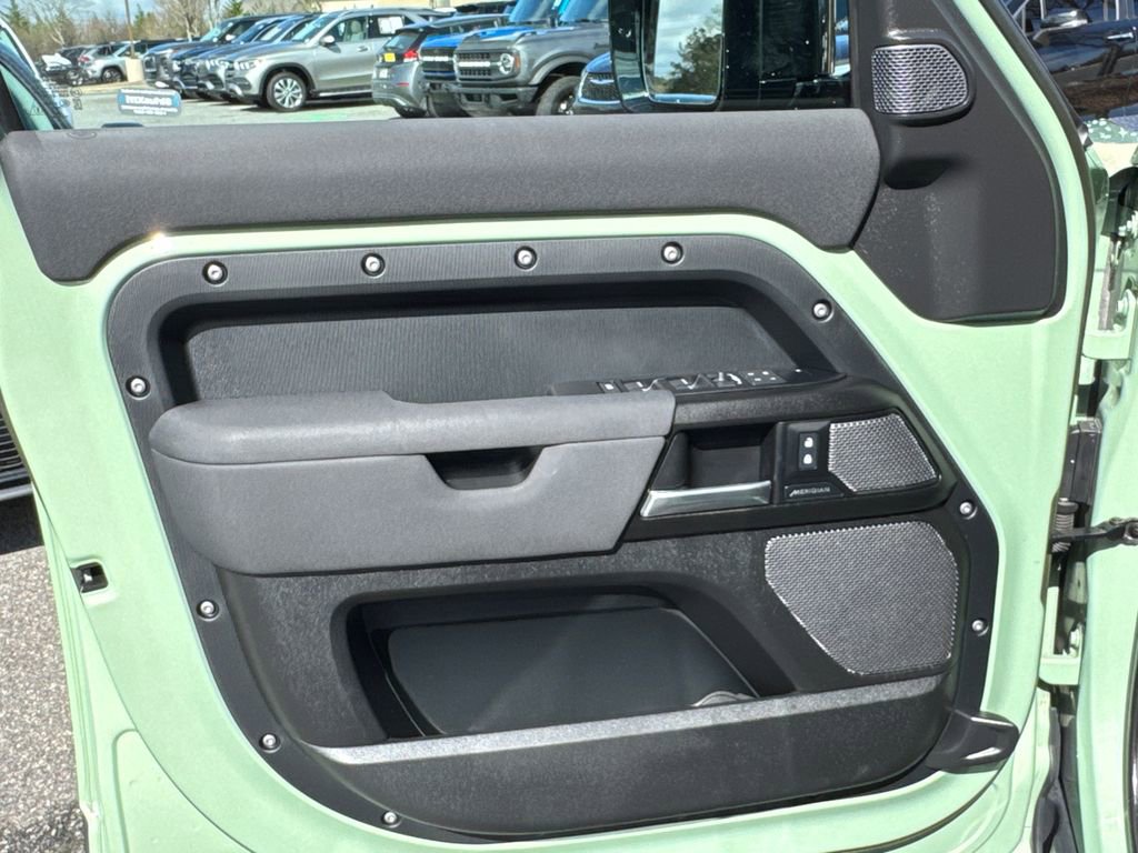Used 2023 Land Rover Defender 110 75th Limited Edition image 10