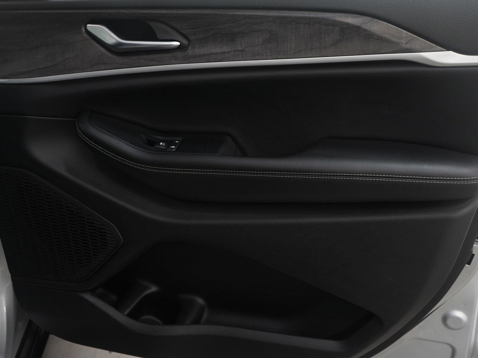 Used 2023 Jeep Grand Cherokee L Limited image 9