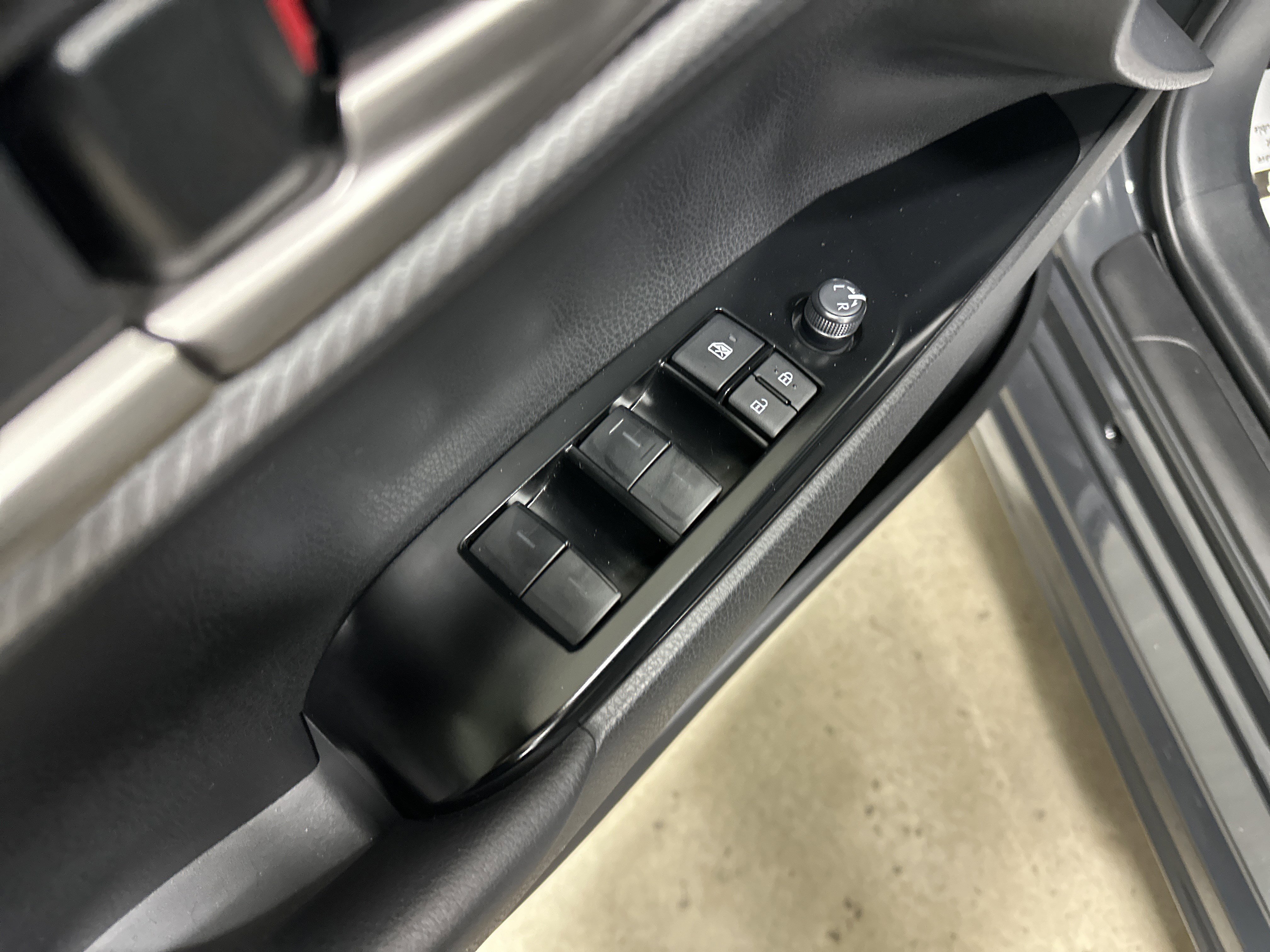 Used 2025 Toyota Camry SE image 16