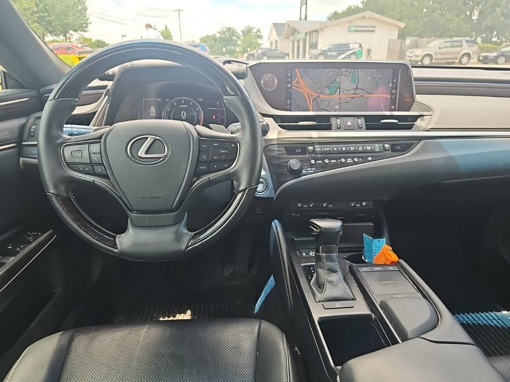 Used 2020 Lexus ES 350 w/ Premium Package FWD image 2