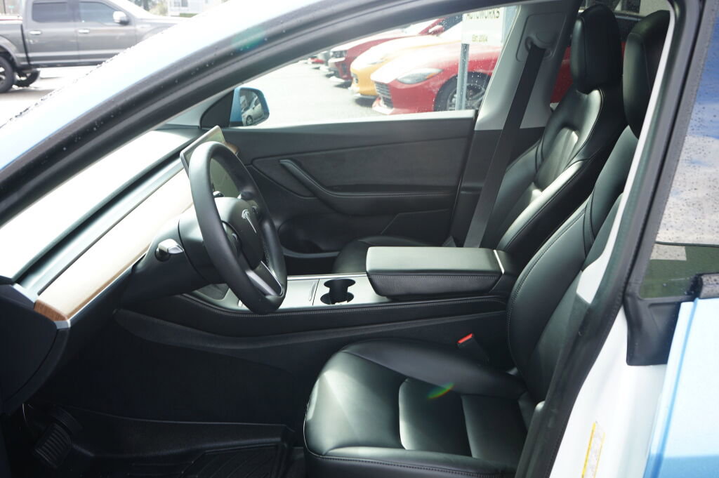 Used 2021 Tesla Model Y Long Range image 12