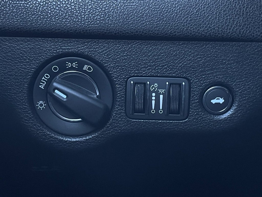 Used 2022 Chrysler 300 Touring w/ Sport Appearance Package image 15