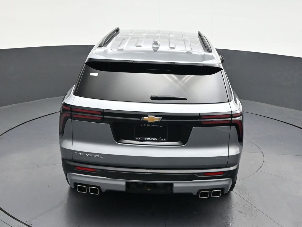 Used 2025 Chevrolet Traverse LT FWD image 17