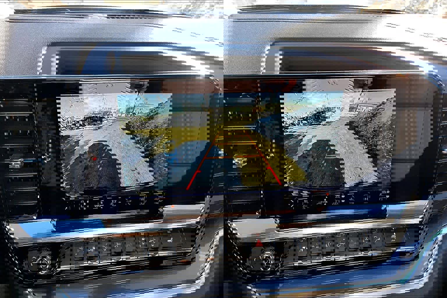 Used 2025 Chevrolet Silverado 1500 High Country w/ Technology Package AWD/4WD image 28