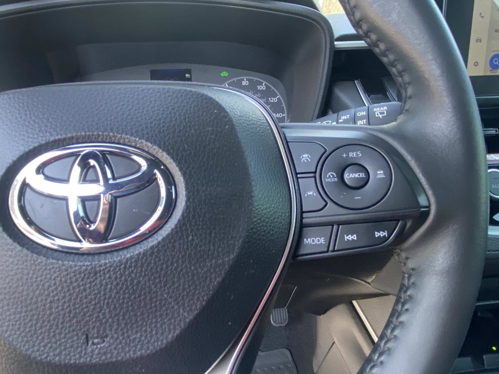 Used 2024 Toyota Corolla Cross SE image 42