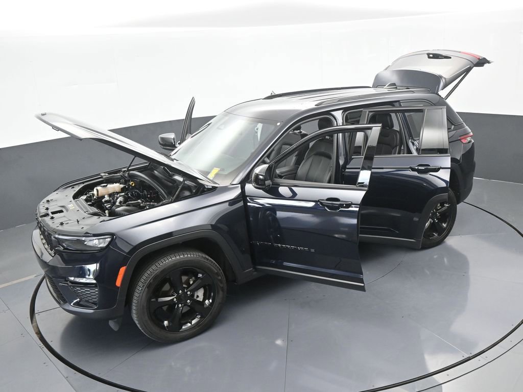 Used 2024 Jeep Grand Cherokee Limited w/ Black Appearance Package image 67