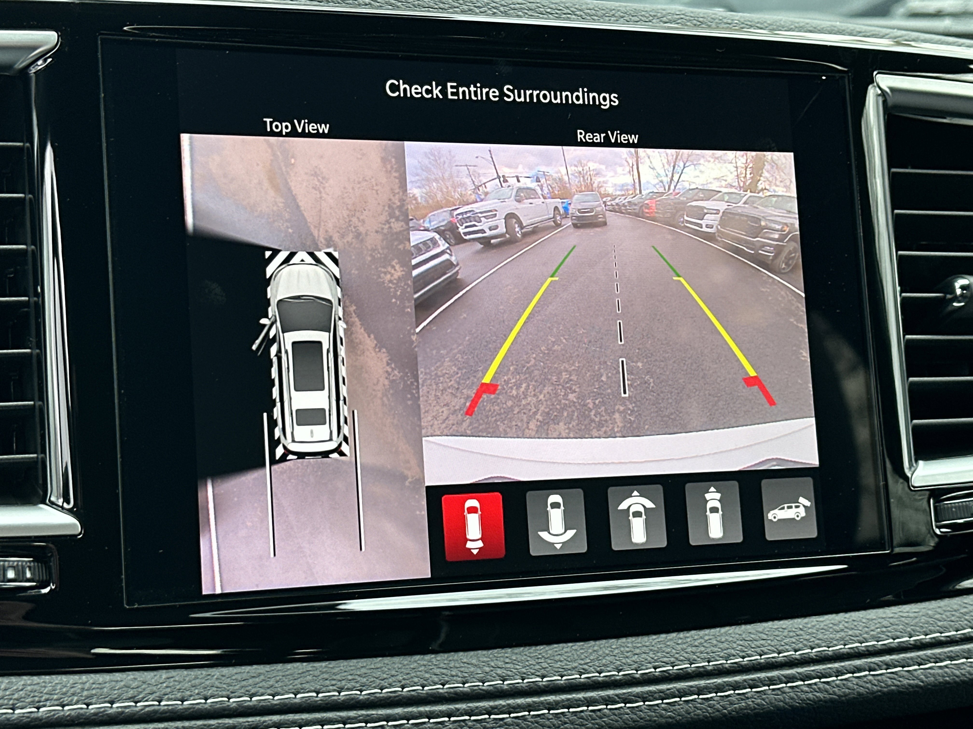 New 2026 Chrysler Pacifica Limited w/ S Appearance Package FWD image 8